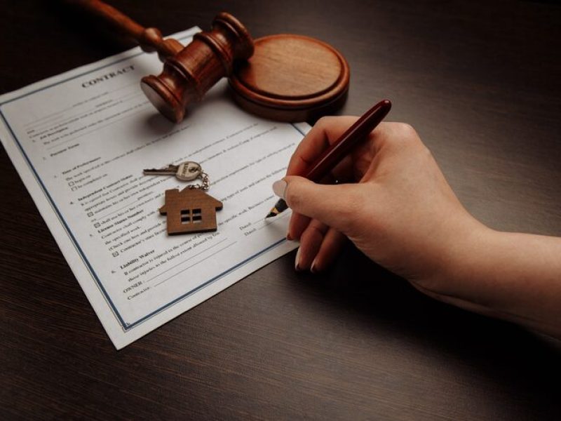 house-keys-money-signed-contract-house-sale-focus-keys_253401-3752